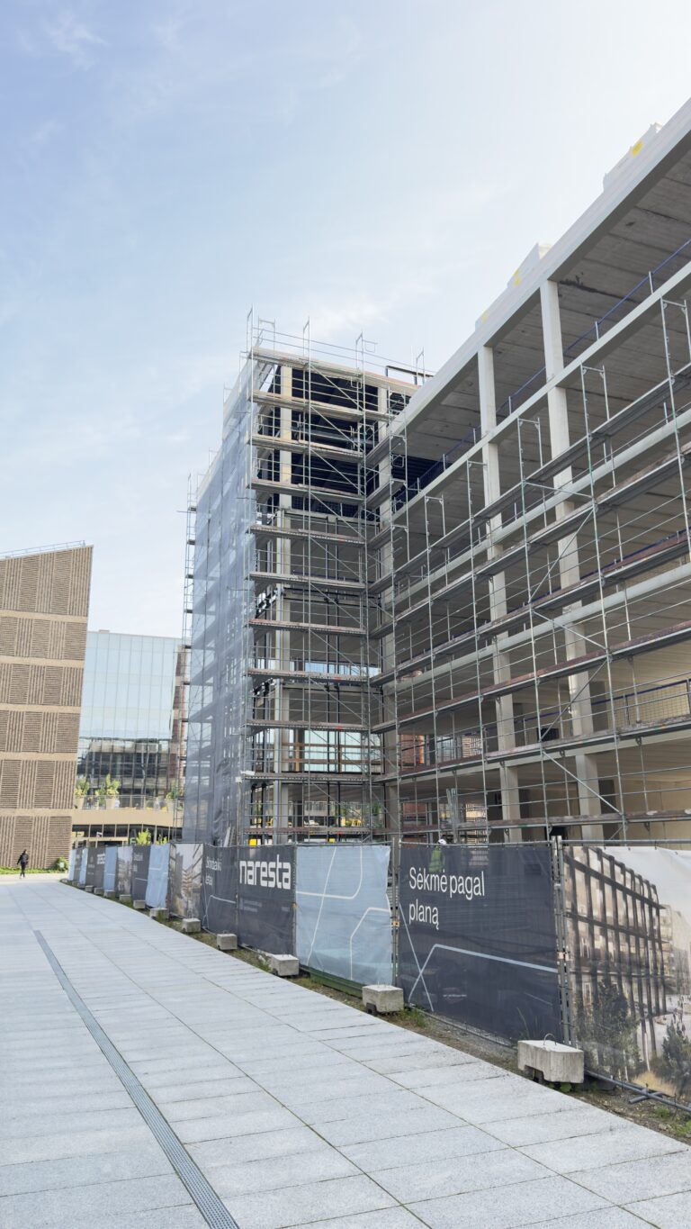 Pėsčiųjų apsaugos galerija po pastoliais, šaligatvio apsauga